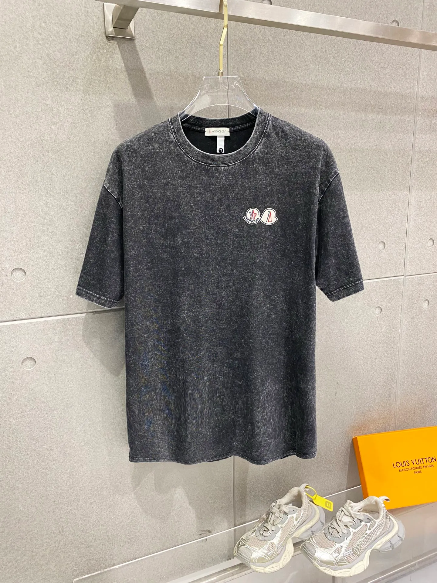 Moncler/ ， T ， LOGO ， ，250 ， ， ， Quality Original ， ， ， Premium 。 ！ :Black ， ，Blue Sizes: S-XXL :250